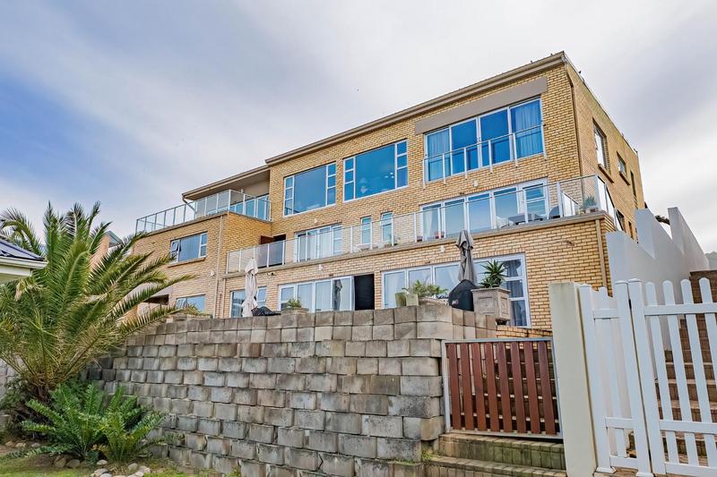 9 Bedroom Property for Sale in Outeniqua Strand Western Cape